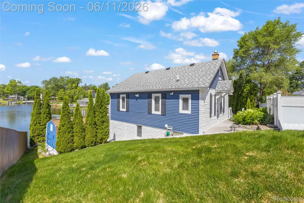 4661 Sashabaw Road Waterford Charter Township MI 48329
