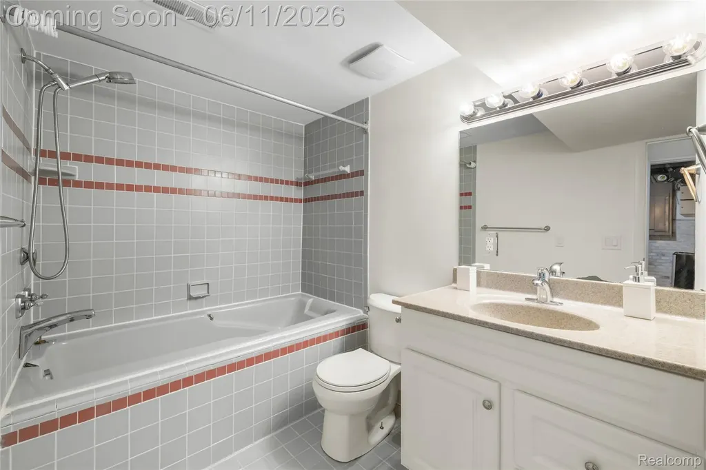 4661 Sashabaw Road Waterford Charter Township MI 48329