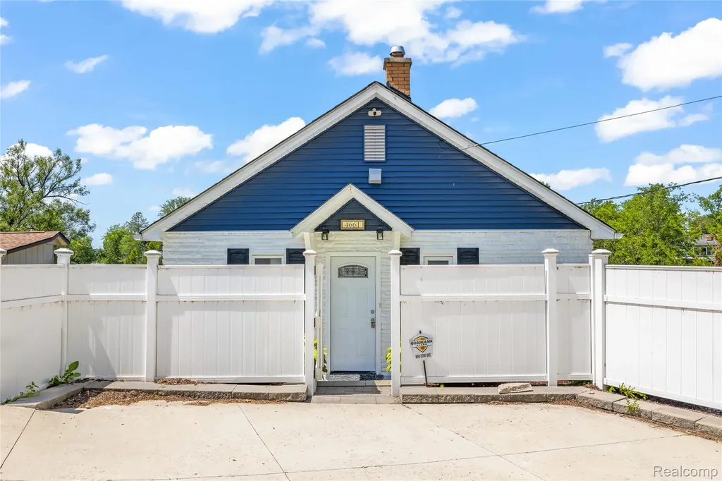 4661 Sashabaw Road Waterford Charter Township MI 48329