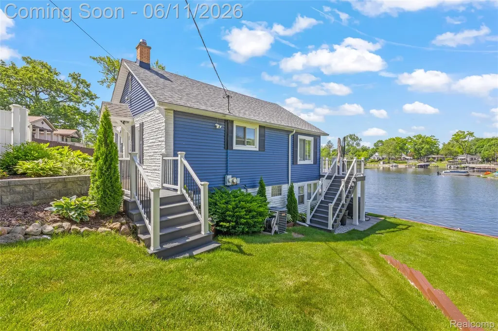 4661 Sashabaw Road Waterford Charter Township MI 48329