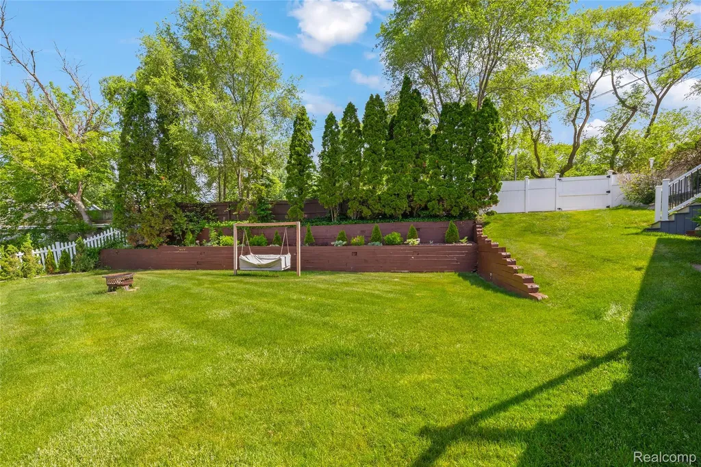 4661 Sashabaw Road Waterford Charter Township MI 48329