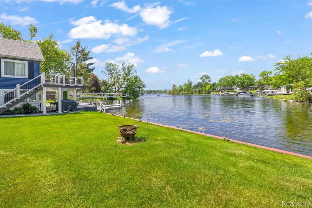 4661 Sashabaw Road Waterford Charter Township MI 48329