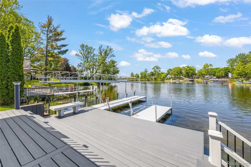 4661 Sashabaw Road Waterford Charter Township MI 48329
