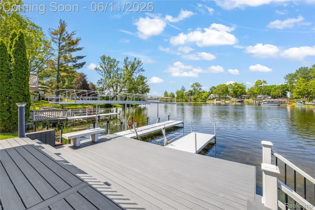 4661 Sashabaw Road Waterford Charter Township MI 48329