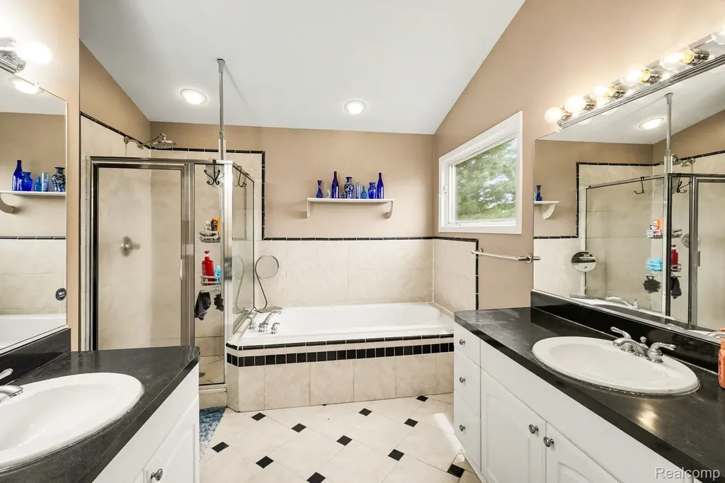 9270 Anacapa Bay Drive Hamburg Township MI 48169