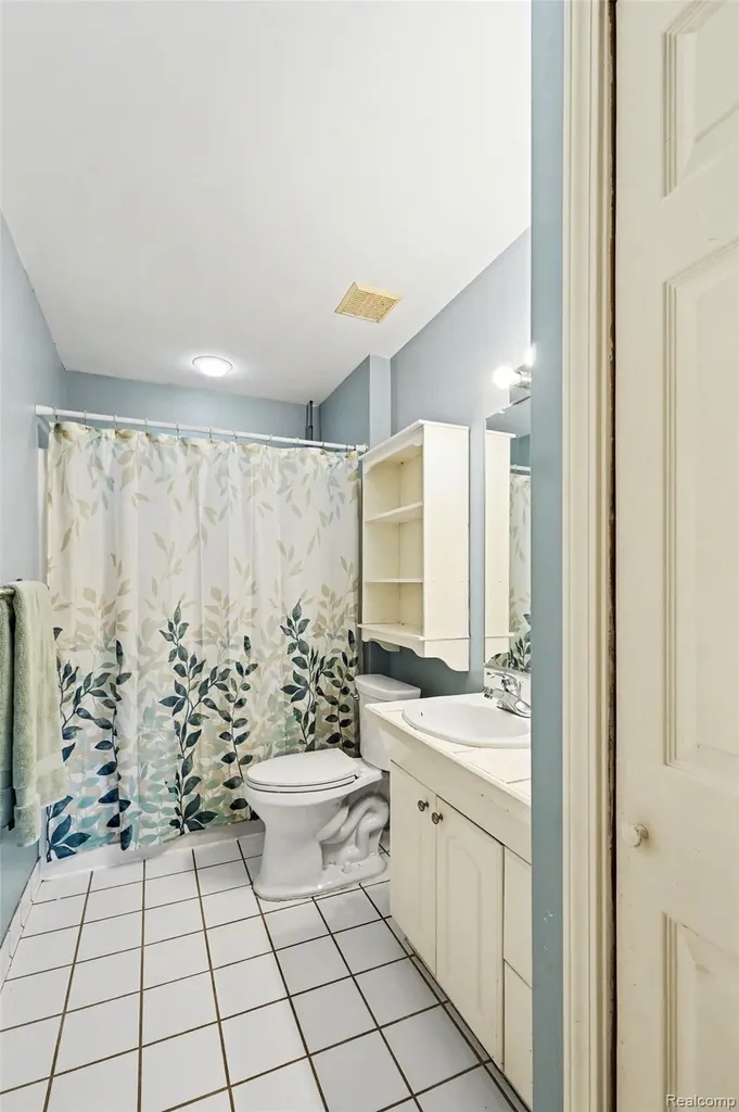 9270 Anacapa Bay Drive Hamburg Township MI 48169