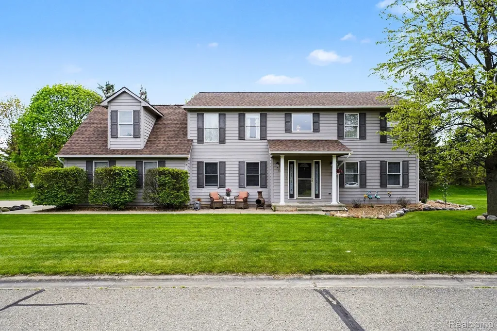 9270 Anacapa Bay Drive Hamburg Township MI 48169