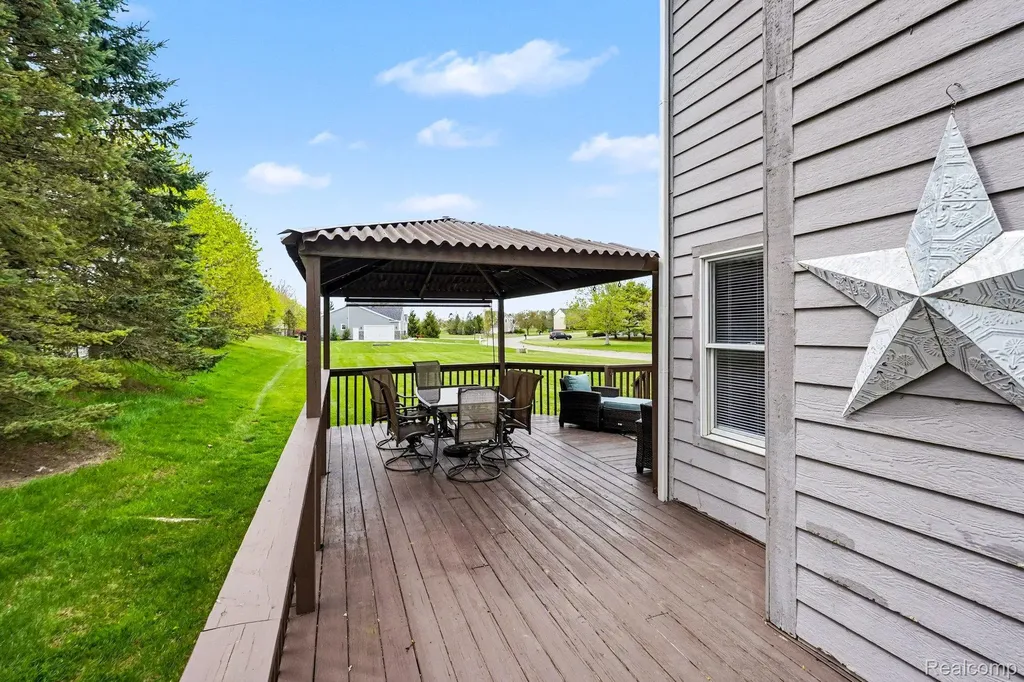 9270 Anacapa Bay Drive Hamburg Township MI 48169