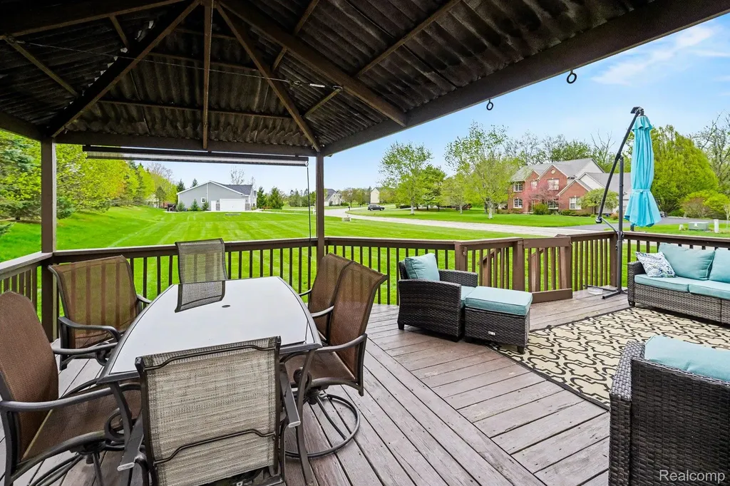 9270 Anacapa Bay Drive Hamburg Township MI 48169