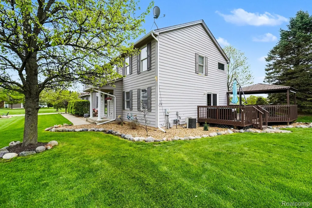 9270 Anacapa Bay Drive Hamburg Township MI 48169
