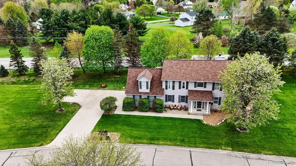 9270 Anacapa Bay Drive Hamburg Township MI 48169