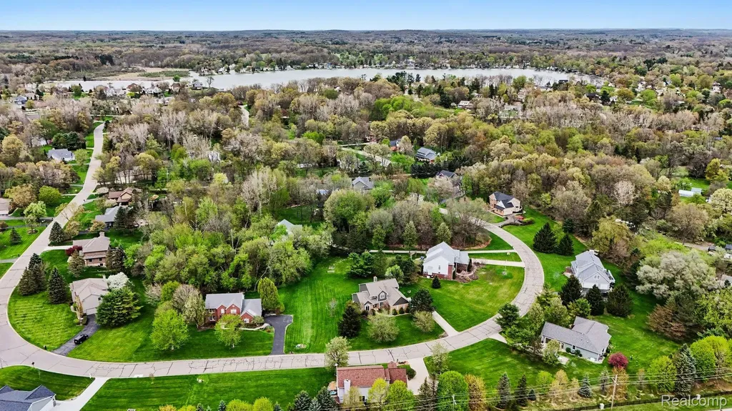 9270 Anacapa Bay Drive Hamburg Township MI 48169