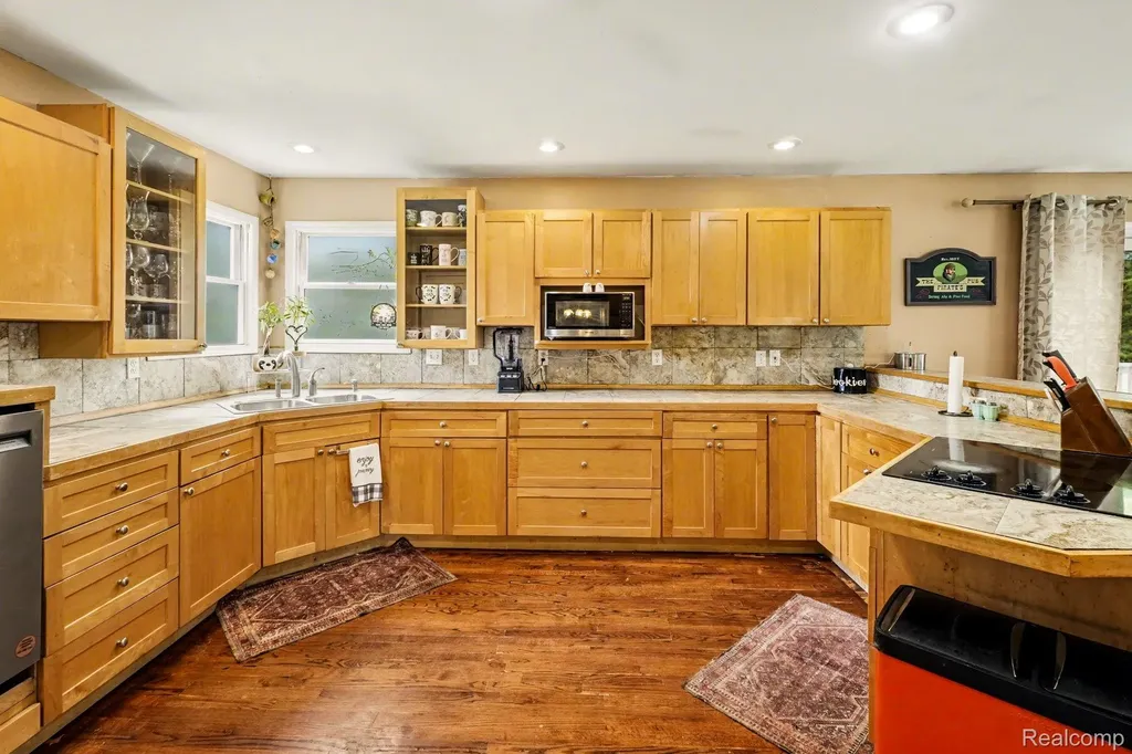 9270 Anacapa Bay Drive Hamburg Township MI 48169
