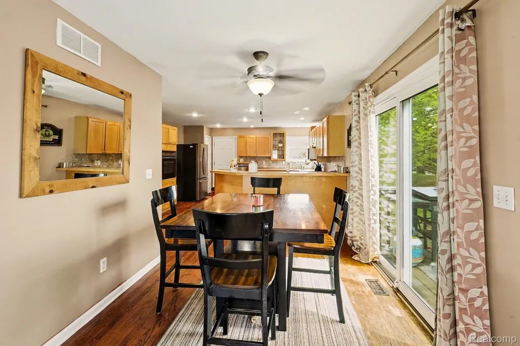 9270 Anacapa Bay Drive Hamburg Township MI 48169