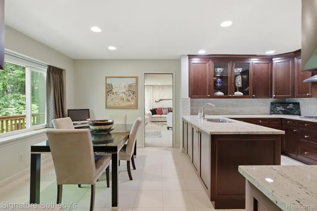 3215 Woodview Lake Road West Bloomfield Charter Township MI 48323