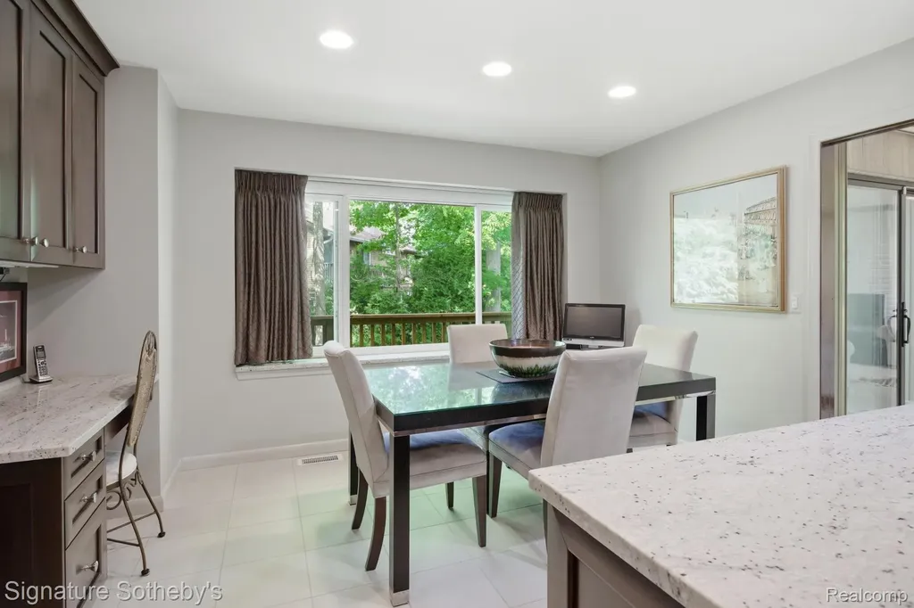 3215 Woodview Lake Road West Bloomfield Charter Township MI 48323