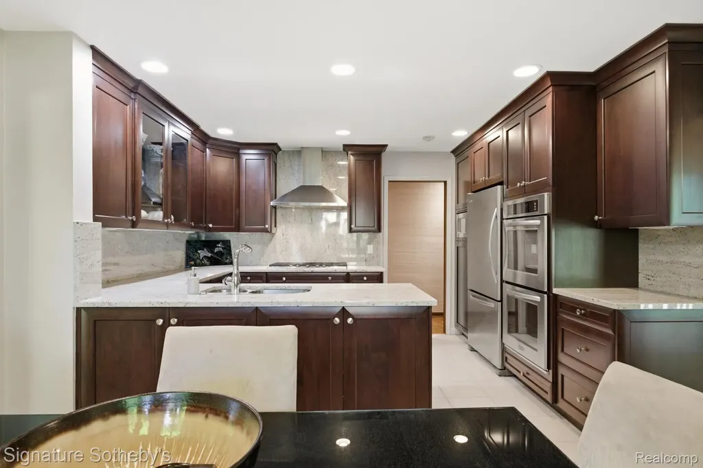 3215 Woodview Lake Road West Bloomfield Charter Township MI 48323