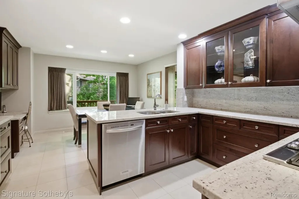 3215 Woodview Lake Road West Bloomfield Charter Township MI 48323