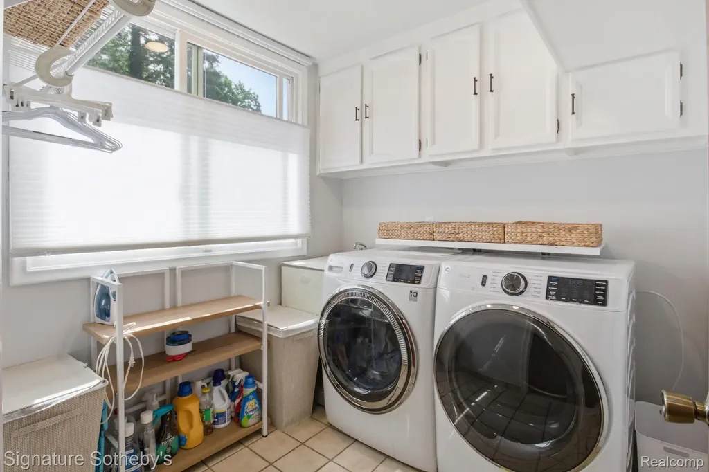 3215 Woodview Lake Road West Bloomfield Charter Township MI 48323