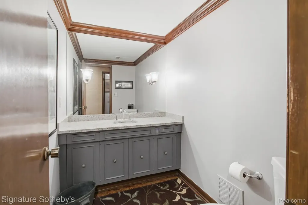 3215 Woodview Lake Road West Bloomfield Charter Township MI 48323