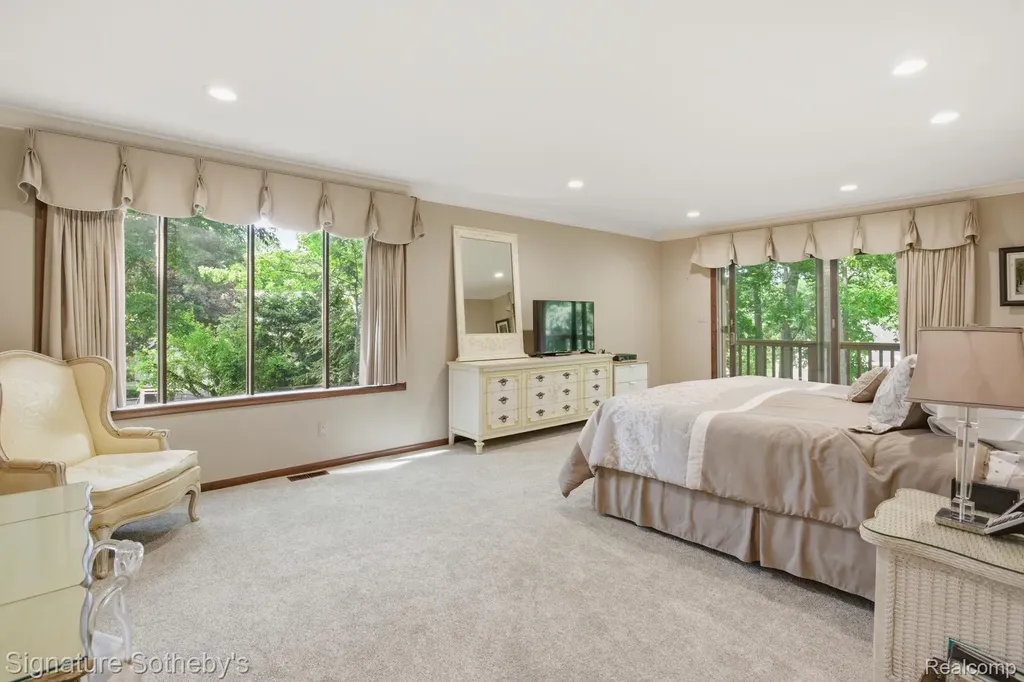 3215 Woodview Lake Road West Bloomfield Charter Township MI 48323