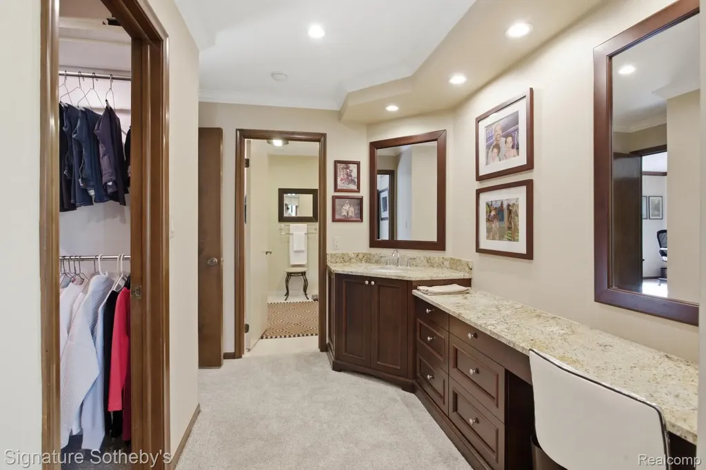 3215 Woodview Lake Road West Bloomfield Charter Township MI 48323