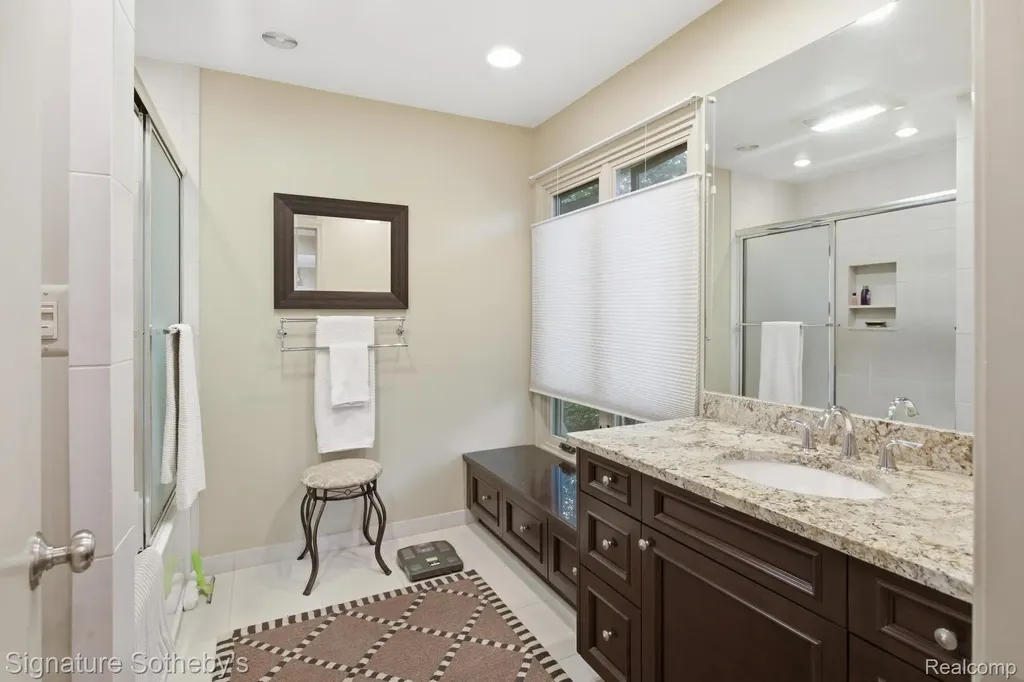 3215 Woodview Lake Road West Bloomfield Charter Township MI 48323