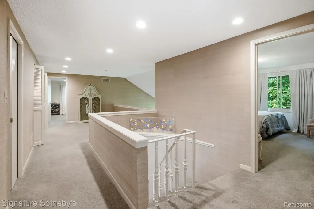 3215 Woodview Lake Road West Bloomfield Charter Township MI 48323