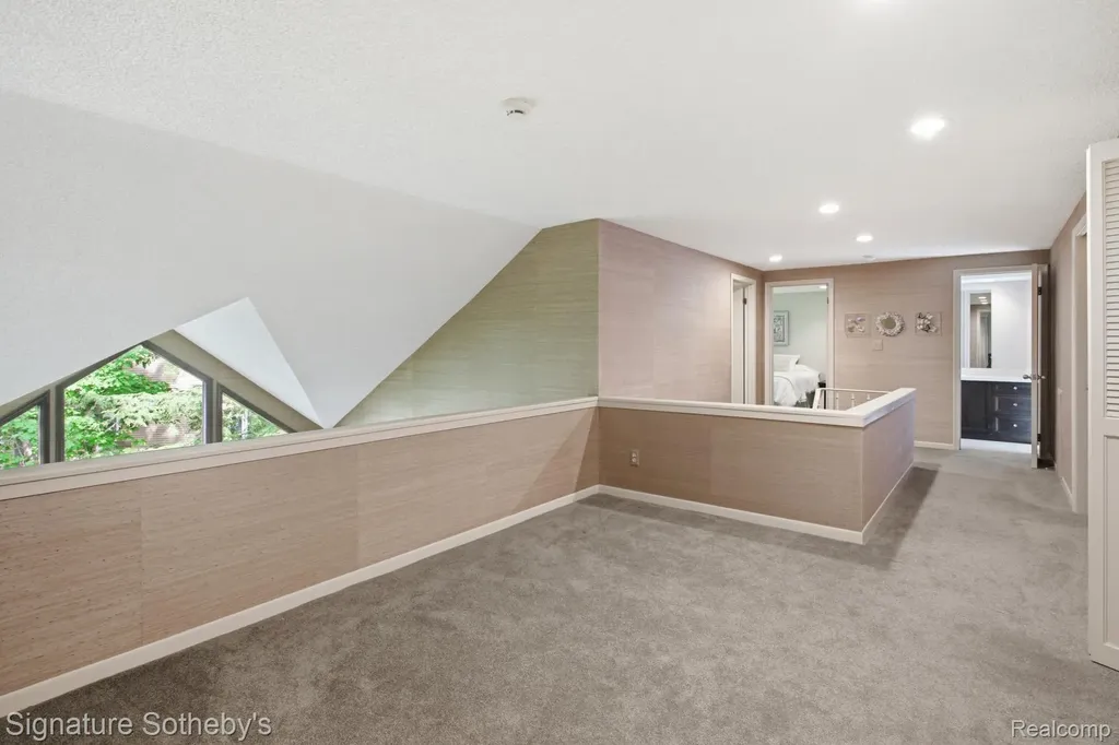 3215 Woodview Lake Road West Bloomfield Charter Township MI 48323