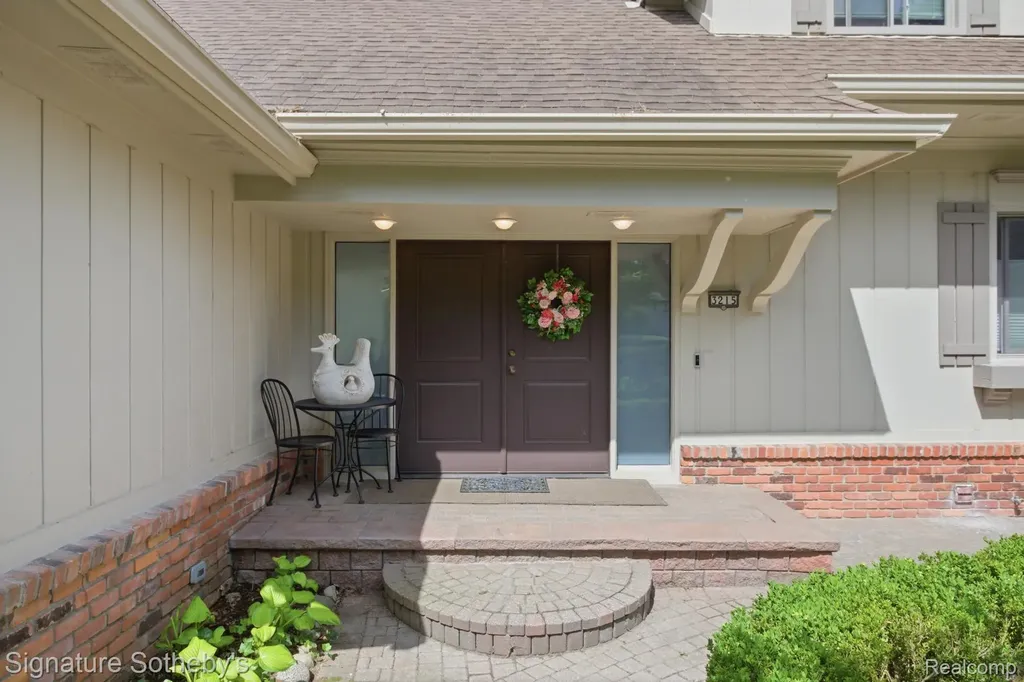 3215 Woodview Lake Road West Bloomfield Charter Township MI 48323