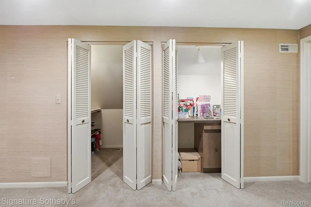 3215 Woodview Lake Road West Bloomfield Charter Township MI 48323