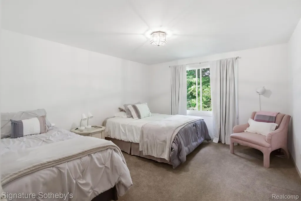 3215 Woodview Lake Road West Bloomfield Charter Township MI 48323