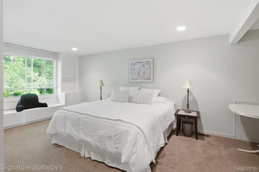 3215 Woodview Lake Road West Bloomfield Charter Township MI 48323