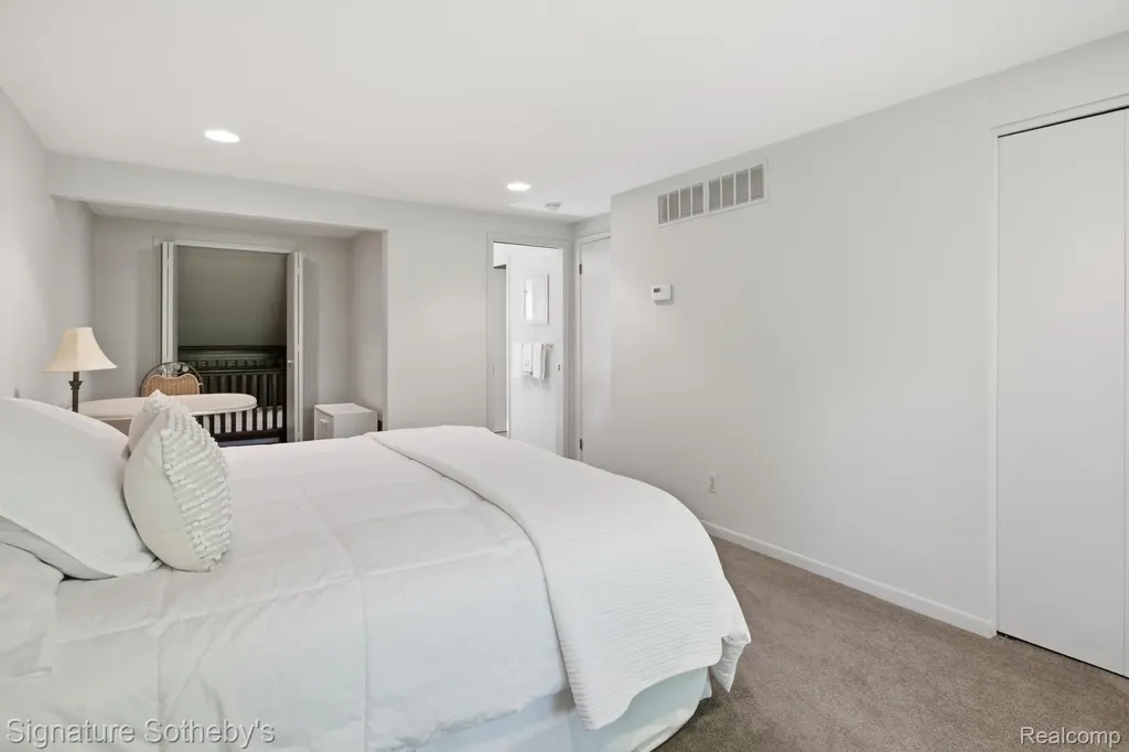 3215 Woodview Lake Road West Bloomfield Charter Township MI 48323