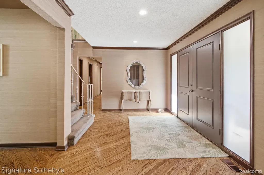 3215 Woodview Lake Road West Bloomfield Charter Township MI 48323