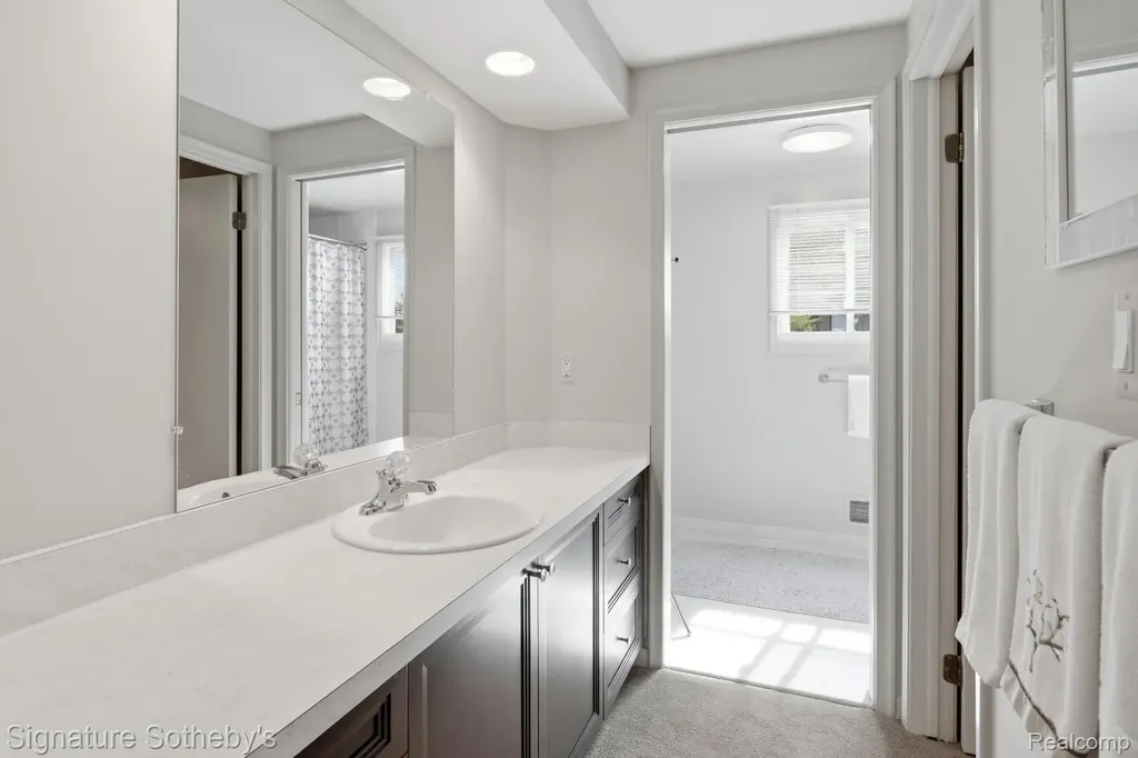 3215 Woodview Lake Road West Bloomfield Charter Township MI 48323