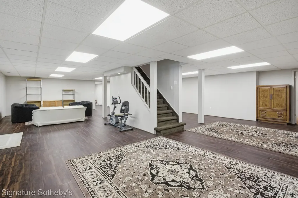 3215 Woodview Lake Road West Bloomfield Charter Township MI 48323