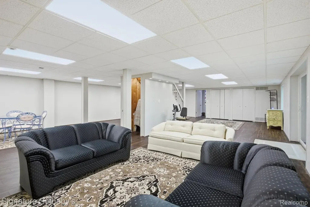 3215 Woodview Lake Road West Bloomfield Charter Township MI 48323