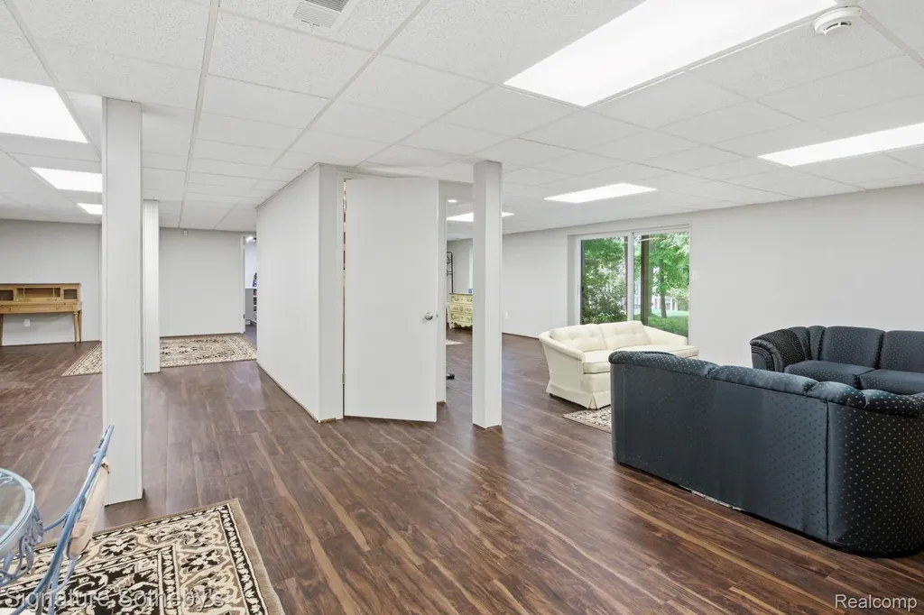 3215 Woodview Lake Road West Bloomfield Charter Township MI 48323