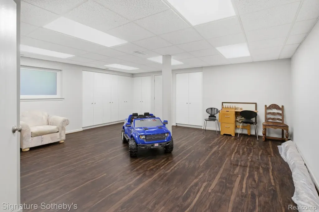 3215 Woodview Lake Road West Bloomfield Charter Township MI 48323