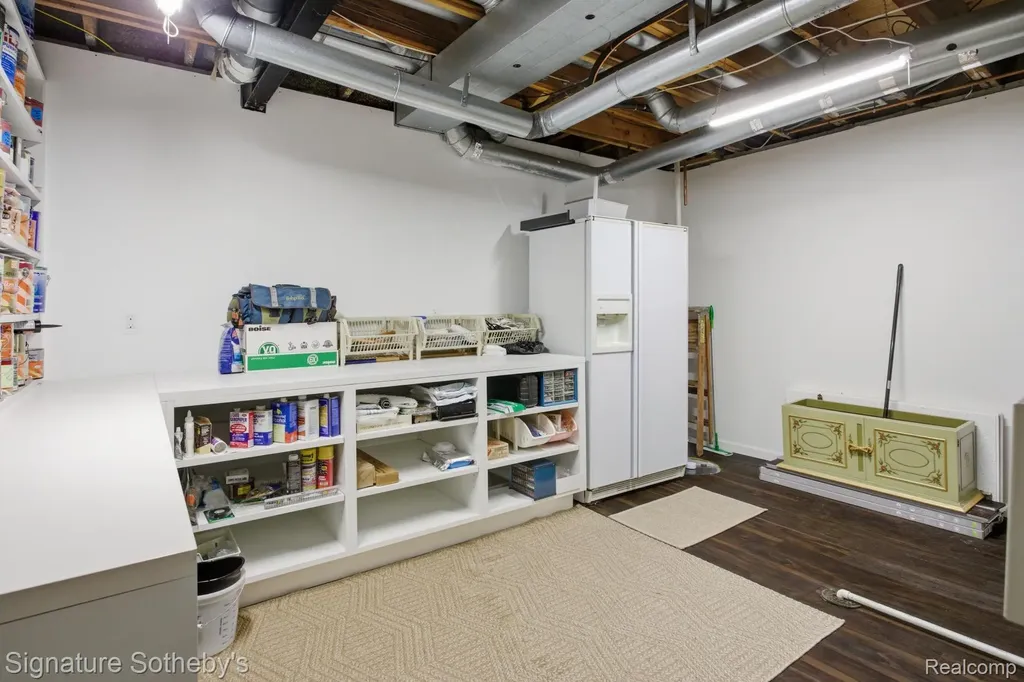 3215 Woodview Lake Road West Bloomfield Charter Township MI 48323