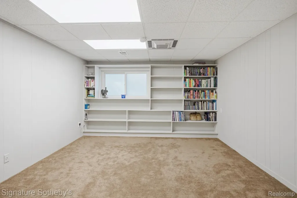3215 Woodview Lake Road West Bloomfield Charter Township MI 48323