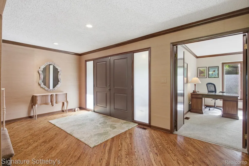 3215 Woodview Lake Road West Bloomfield Charter Township MI 48323