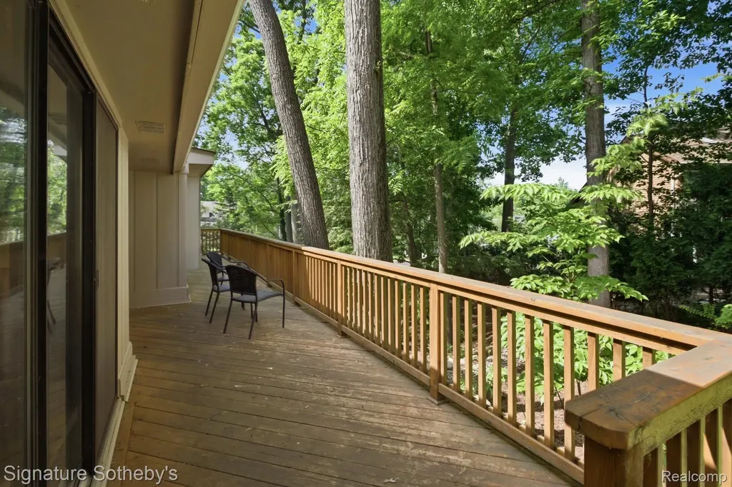 3215 Woodview Lake Road West Bloomfield Charter Township MI 48323