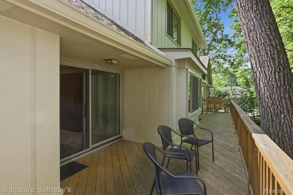 3215 Woodview Lake Road West Bloomfield Charter Township MI 48323