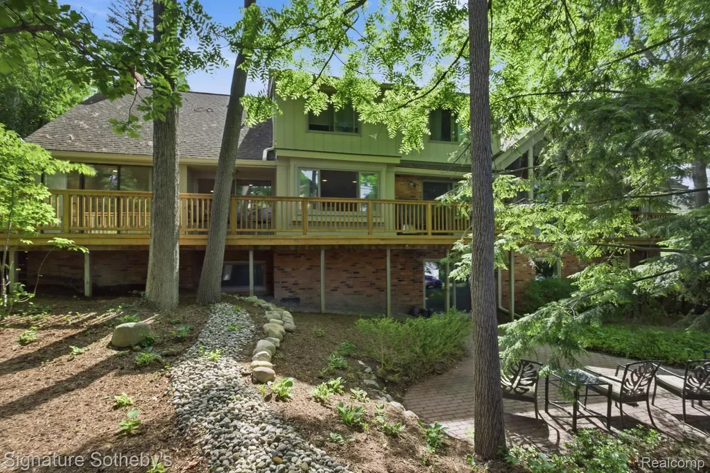 3215 Woodview Lake Road West Bloomfield Charter Township MI 48323