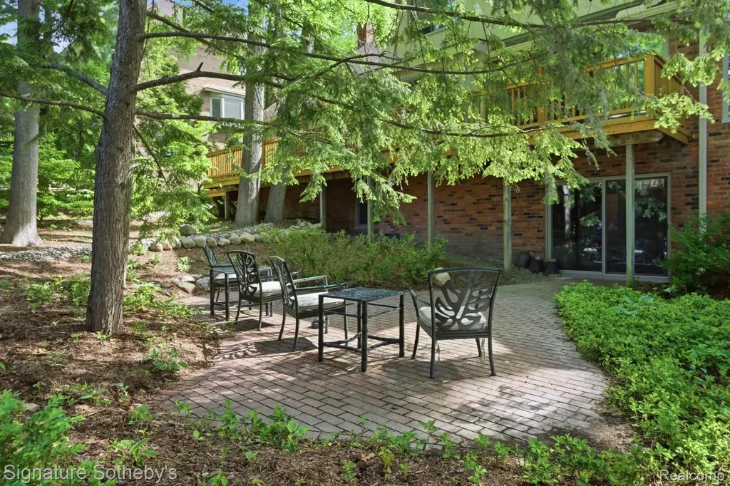 3215 Woodview Lake Road West Bloomfield Charter Township MI 48323