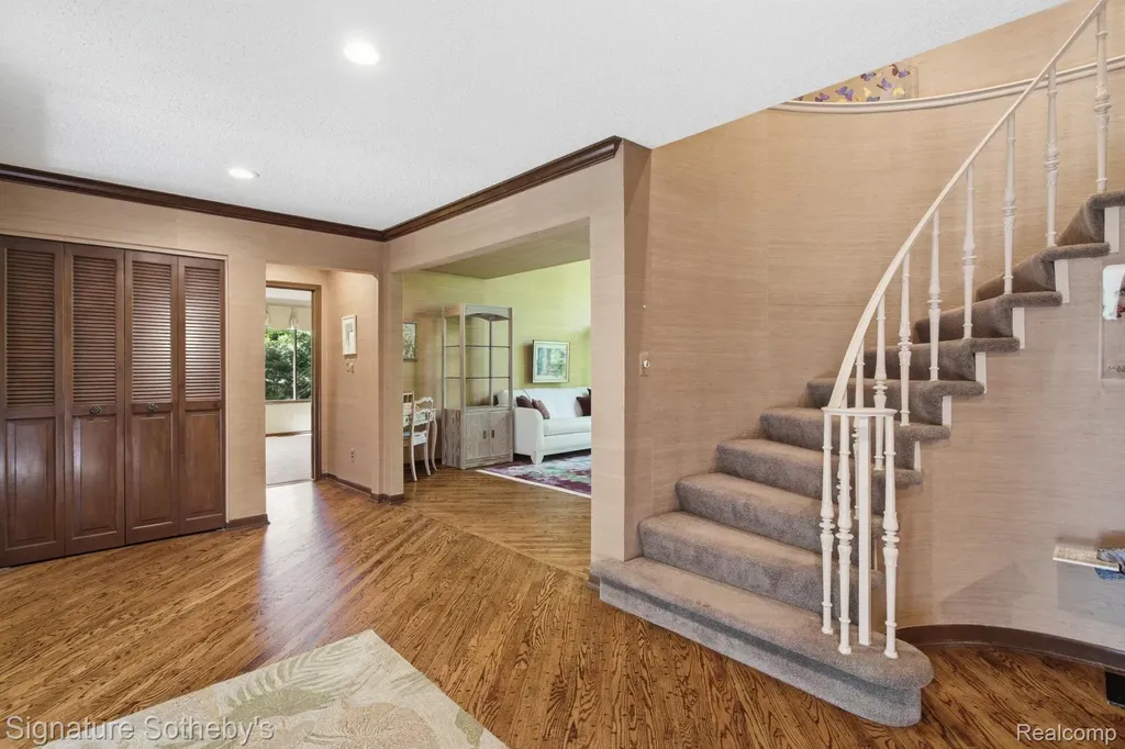 3215 Woodview Lake Road West Bloomfield Charter Township MI 48323