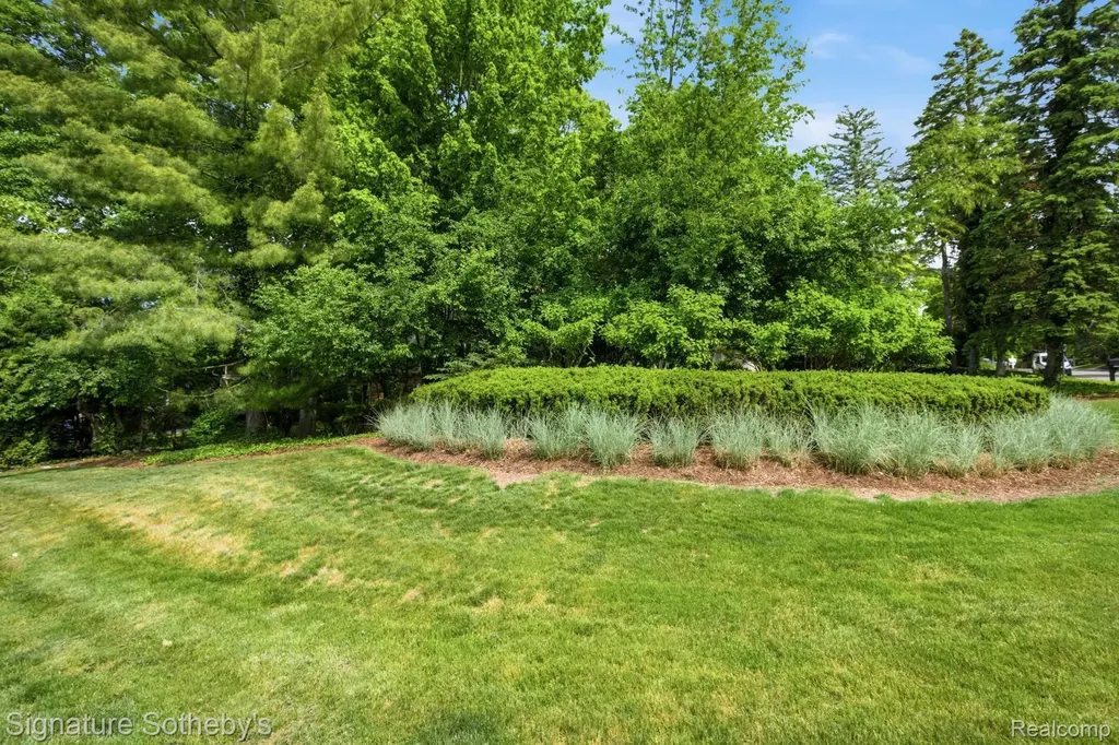 3215 Woodview Lake Road West Bloomfield Charter Township MI 48323