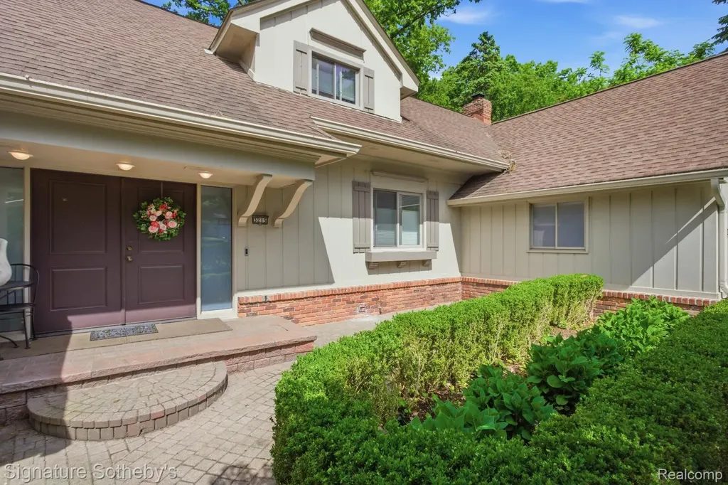 3215 Woodview Lake Road West Bloomfield Charter Township MI 48323